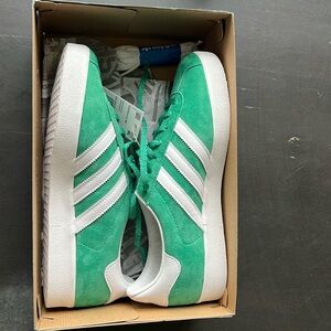 Unisex Adidas Gazelle Sneakers